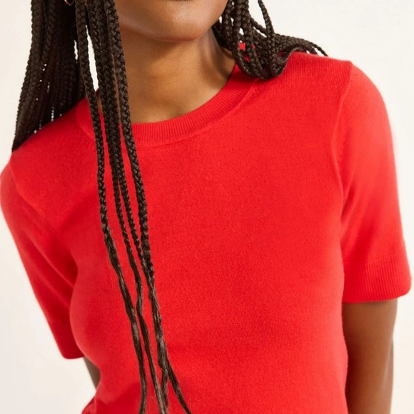 Free Assembly Women’s Cozy Yarn Shrunken Sweater Tee with Short Sleeves - Picture 4 of 4